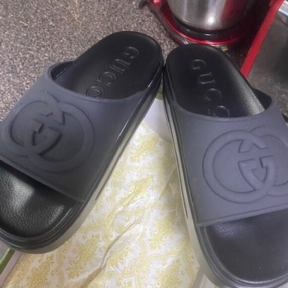 Authentic Gucci - Picture 3 of 5